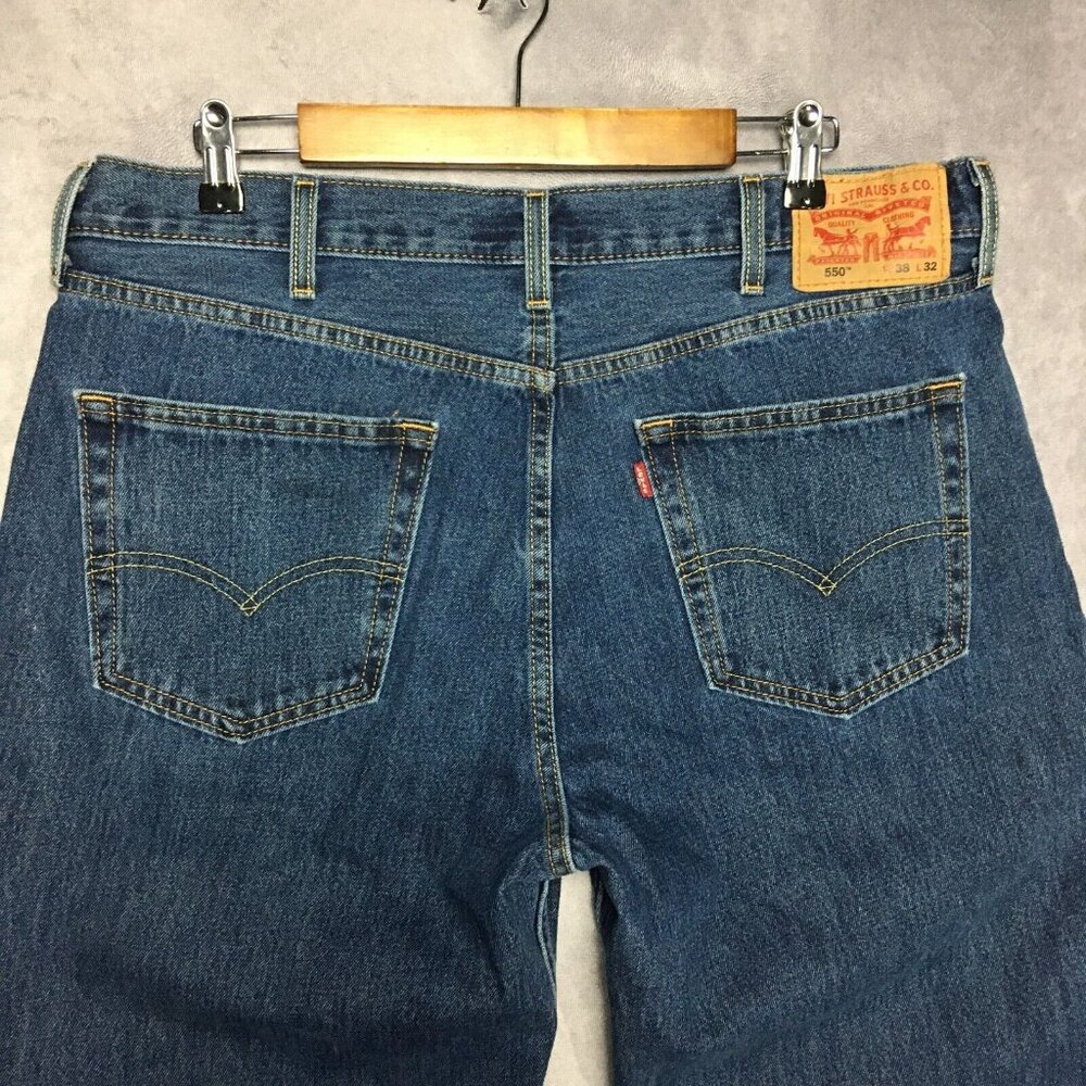 Levis Mens 550 Relaxed Fit Blue Jeans size 36 to 38x32 Cotton Denim Pants
